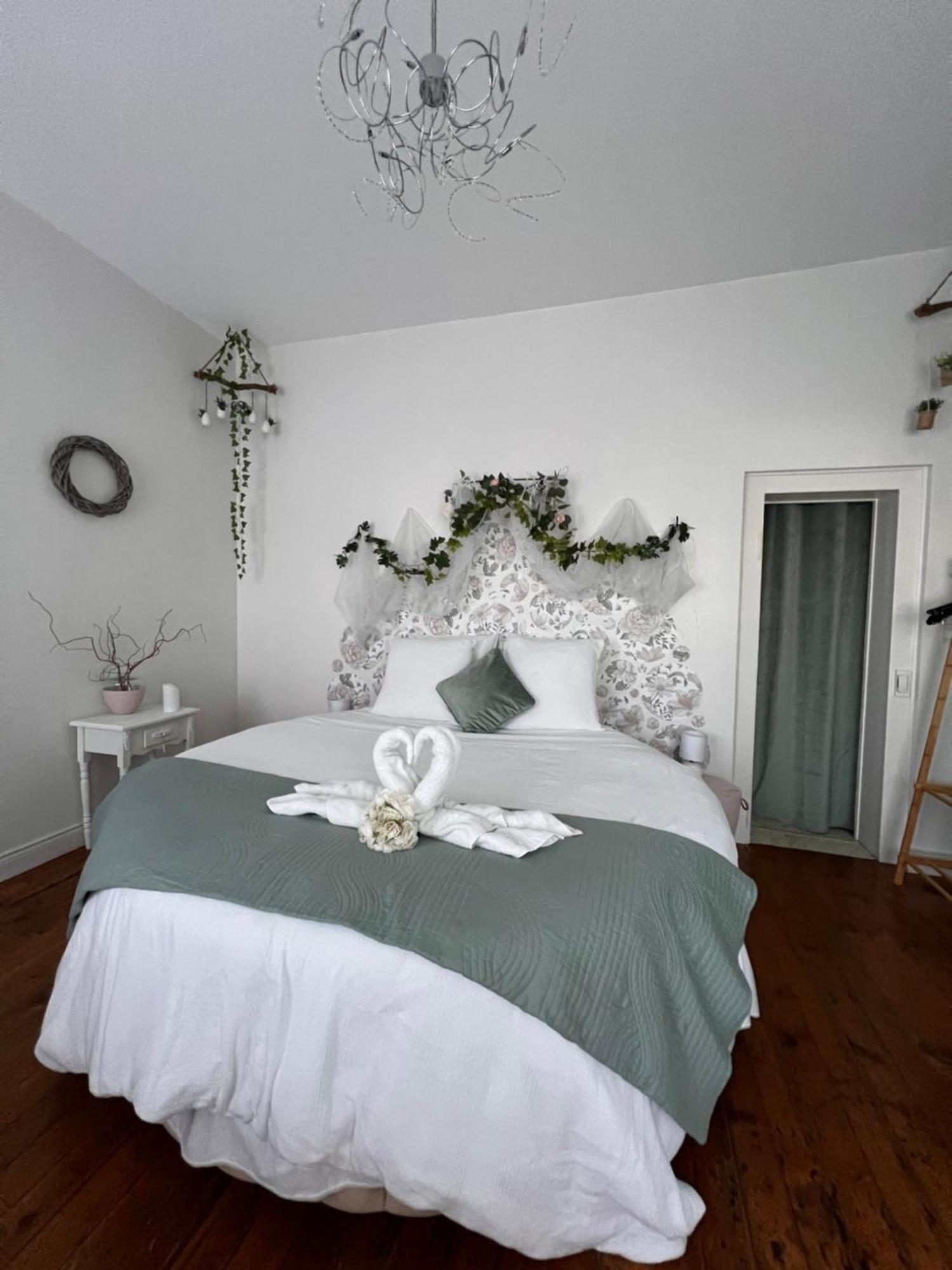 Domaine Des Anges Bed and Breakfast Avesnes-sur-Helpe Buitenkant foto